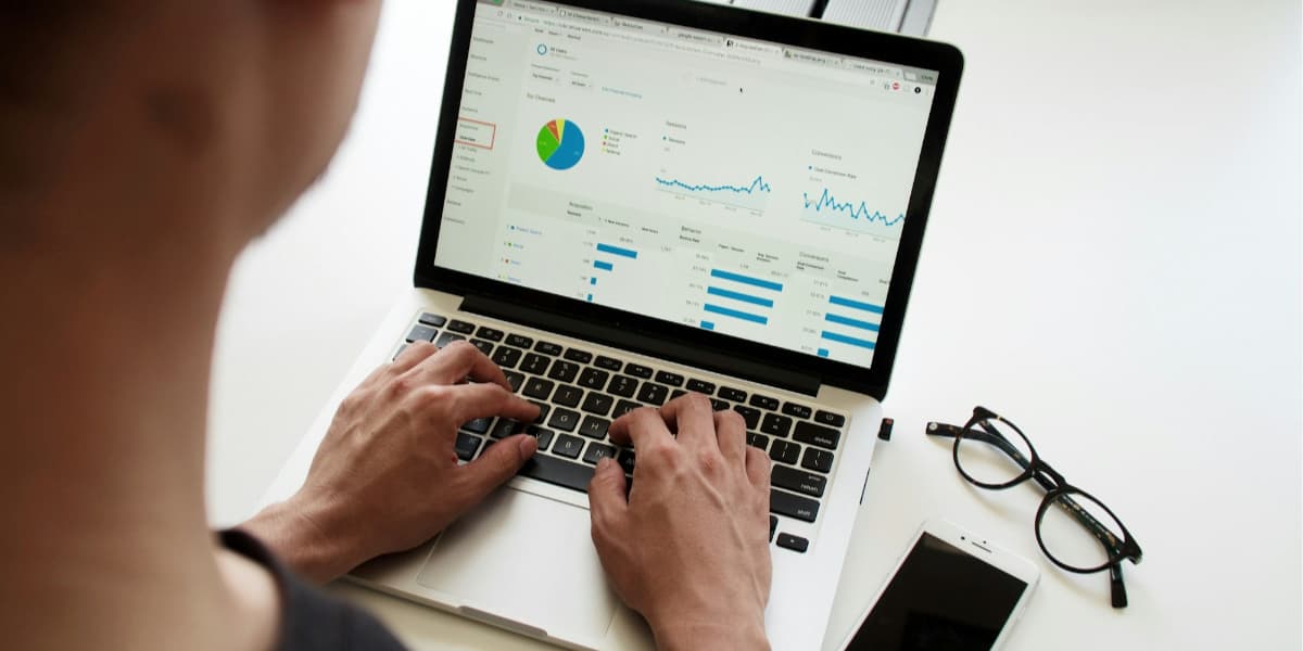 Waarom je team terugvalt op Excel, ook als er een systeem ligt